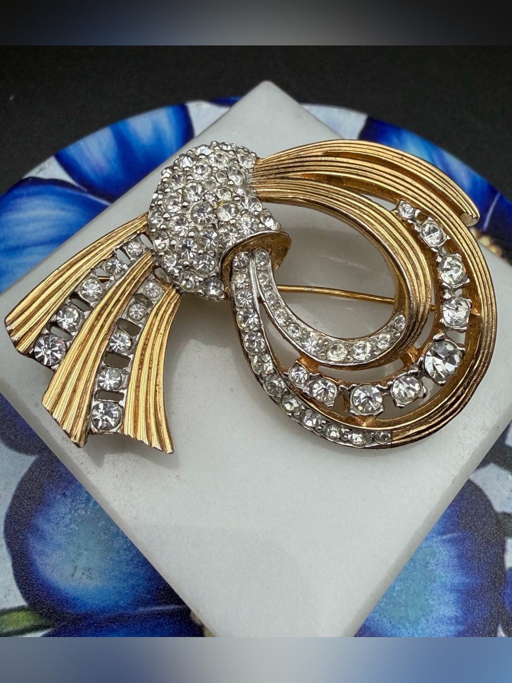 Gorgeous! Vintage Halbe Brooch Rhinestone Gold tone #402